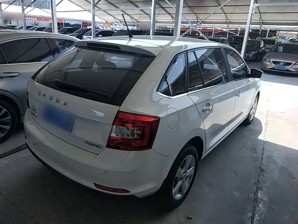 Škoda Skoda Rapid Spaceback 2019 Facelift 1.5L Automatic Comfort Version China V фото 7