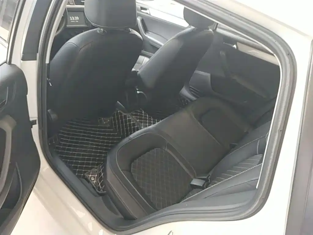 Škoda Skoda Rapid Spaceback 2019 Facelift 1.5L Automatic Comfort Version China V фото 17