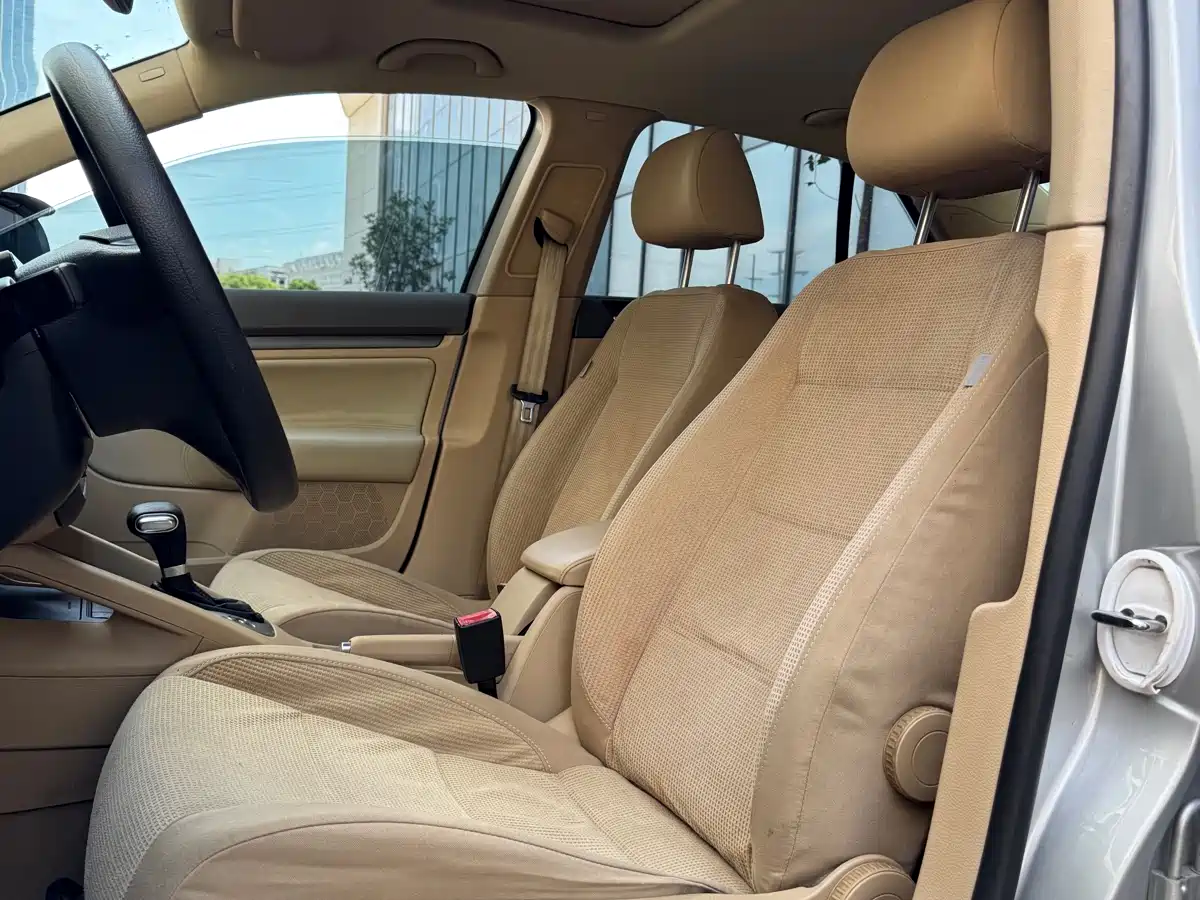 Volkswagen Sagitar 2009 2.0L Automatic Leather Edition фото 11