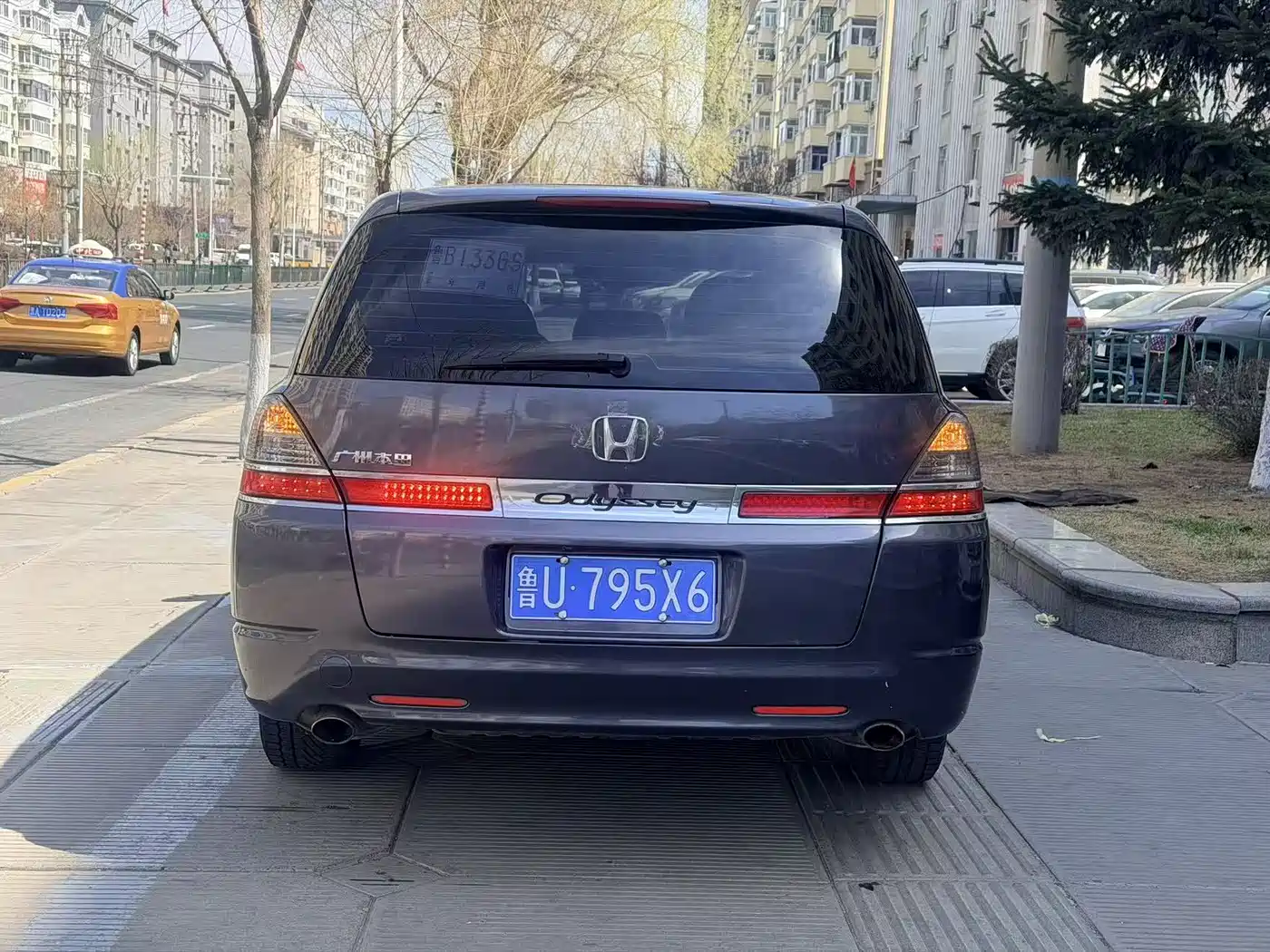 Photo 4 - Honda Odyssey