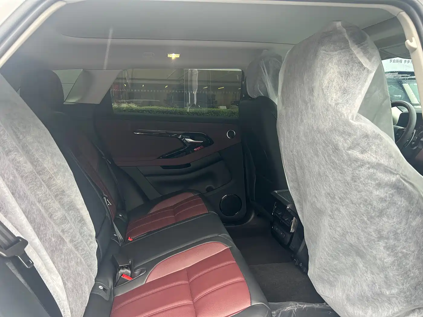Land Rover Range Rover Evoque 2026 Range Rover Evoque L SE фото 11