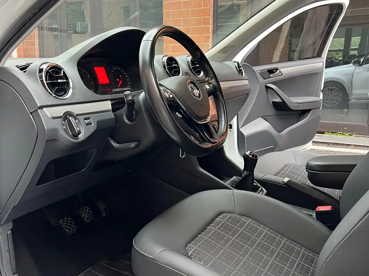 Volkswagen Jetta 2019 Dream Edition 1.5L Manual Comfort фото 8