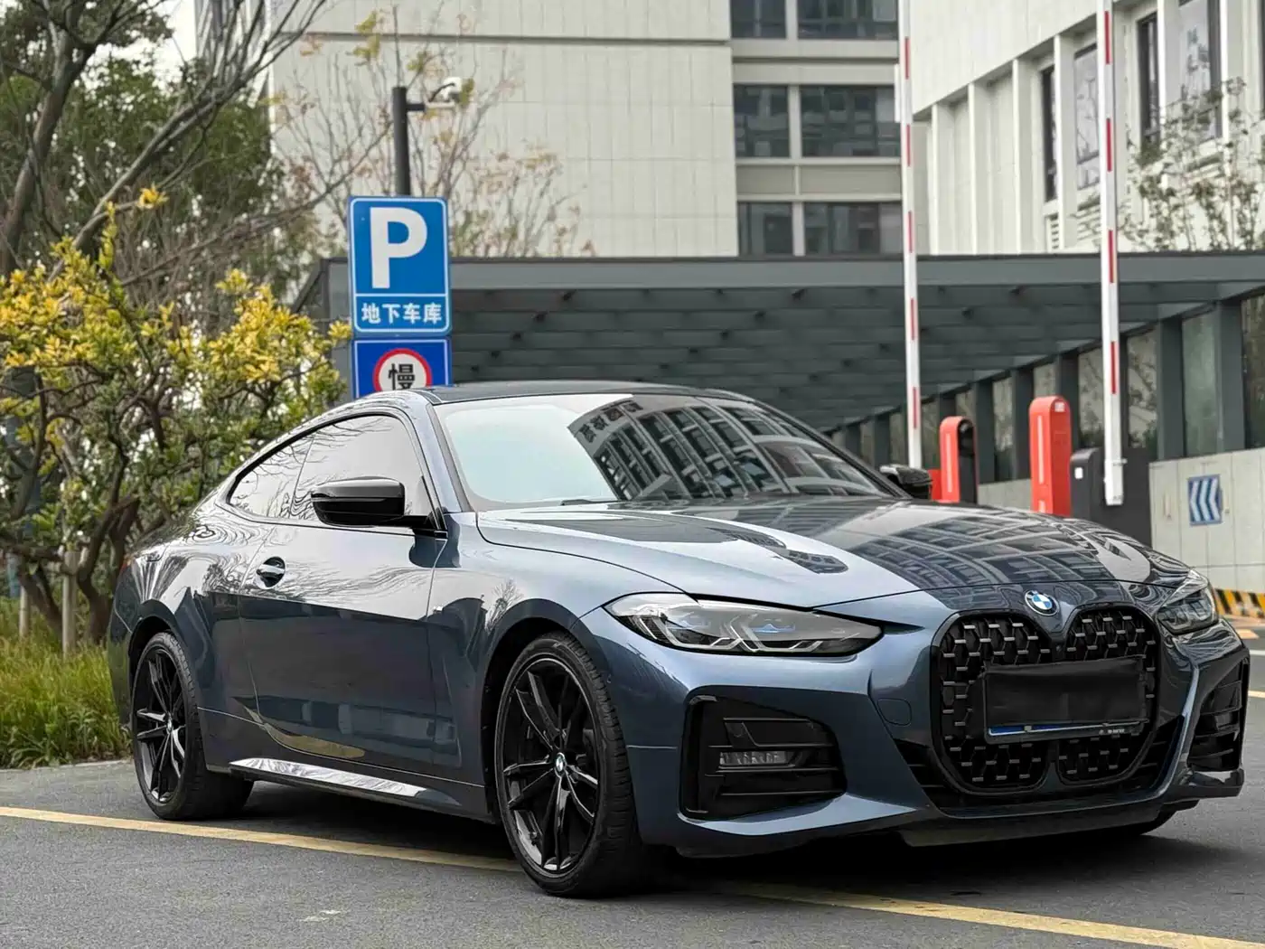 BMW 4 Series 2023 425i M Sport Shadowline Package фото 3