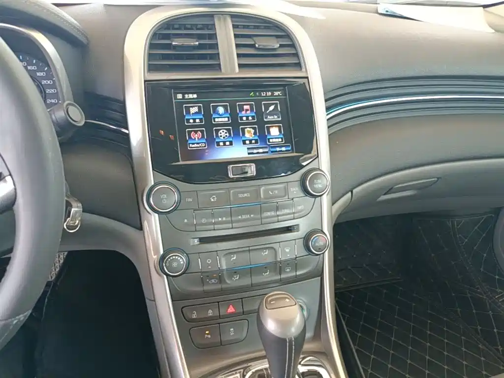 Chevrolet Malibu 2014 2.0L Automatic Luxury фото 13