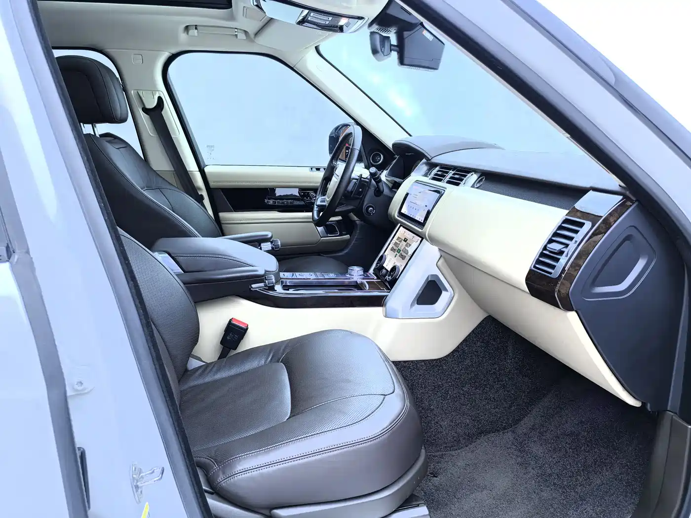 Land Rover Range Rover 2020 3.0 L6 Heritage Edition фото 16