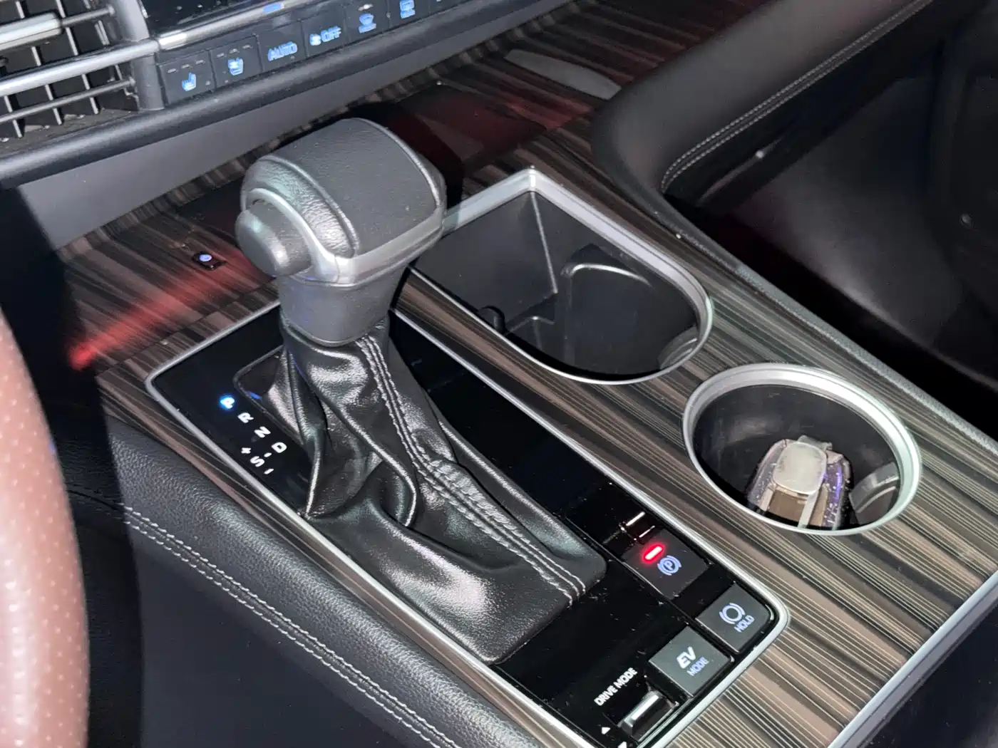 Toyota Sienna 2021 2.5L Hybrid Platinum Edition фото 9