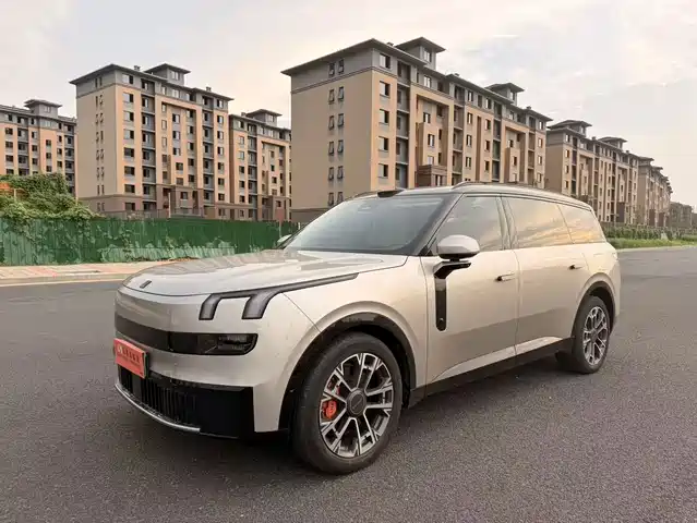  Lynk & Co Lynk & Co 900 2025 2.0T Ultra