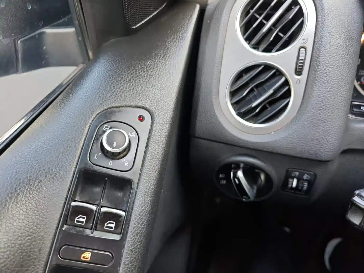 Volkswagen Tiguan 2012 1.8TSI Automatic 2WD Trend Edition фото 13