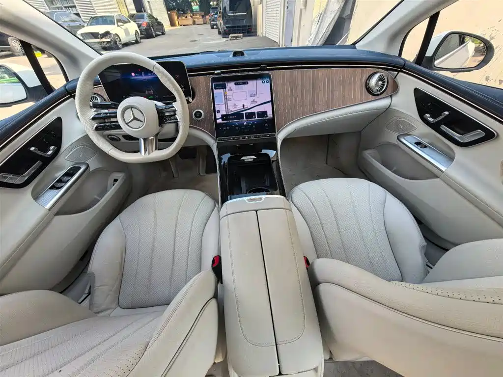 Mercedes-Benz EQE 2025 2025 Model 500 4MATIC Luxury Edition