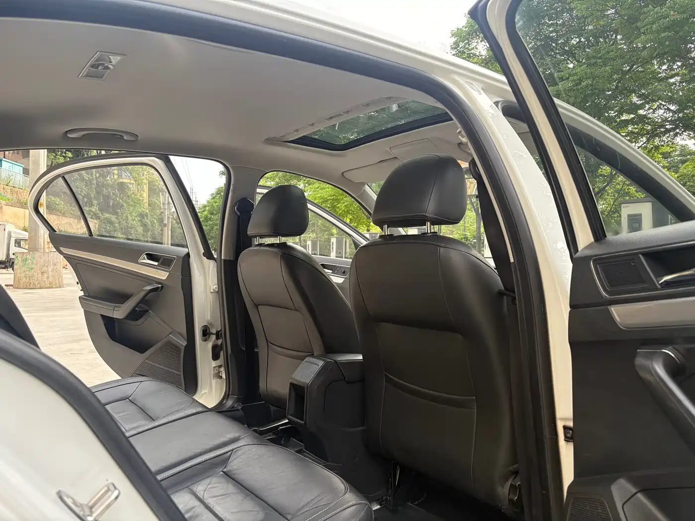 Volkswagen Lavida 2015 1.6L Automatic Luxury Edition фото 8