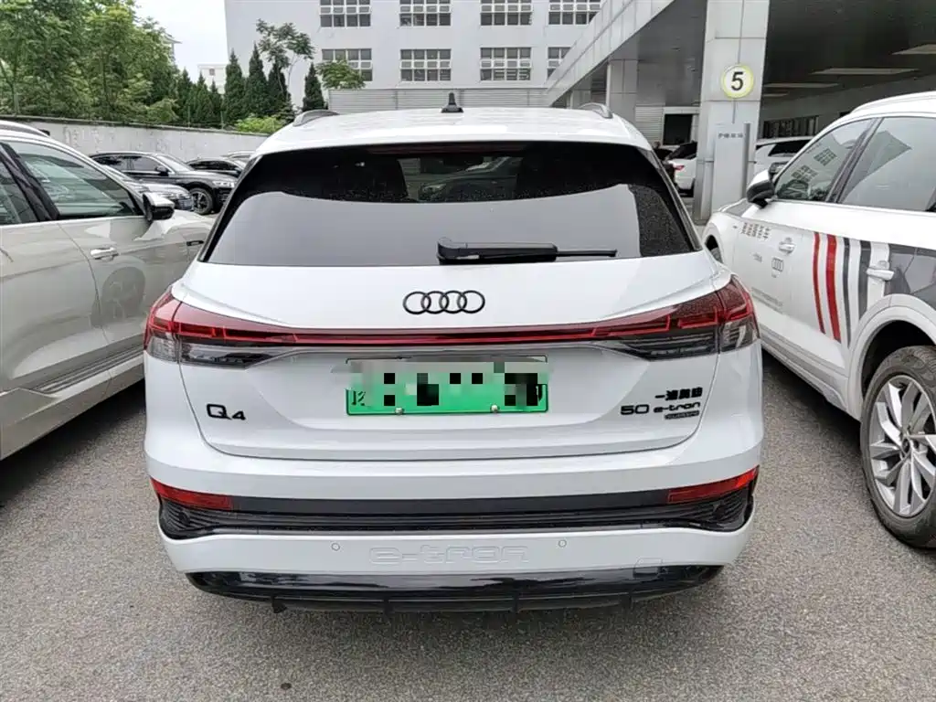 Audi Q4 e-tron 2024 50 e-tron quattro Creation Night Edition фото 10