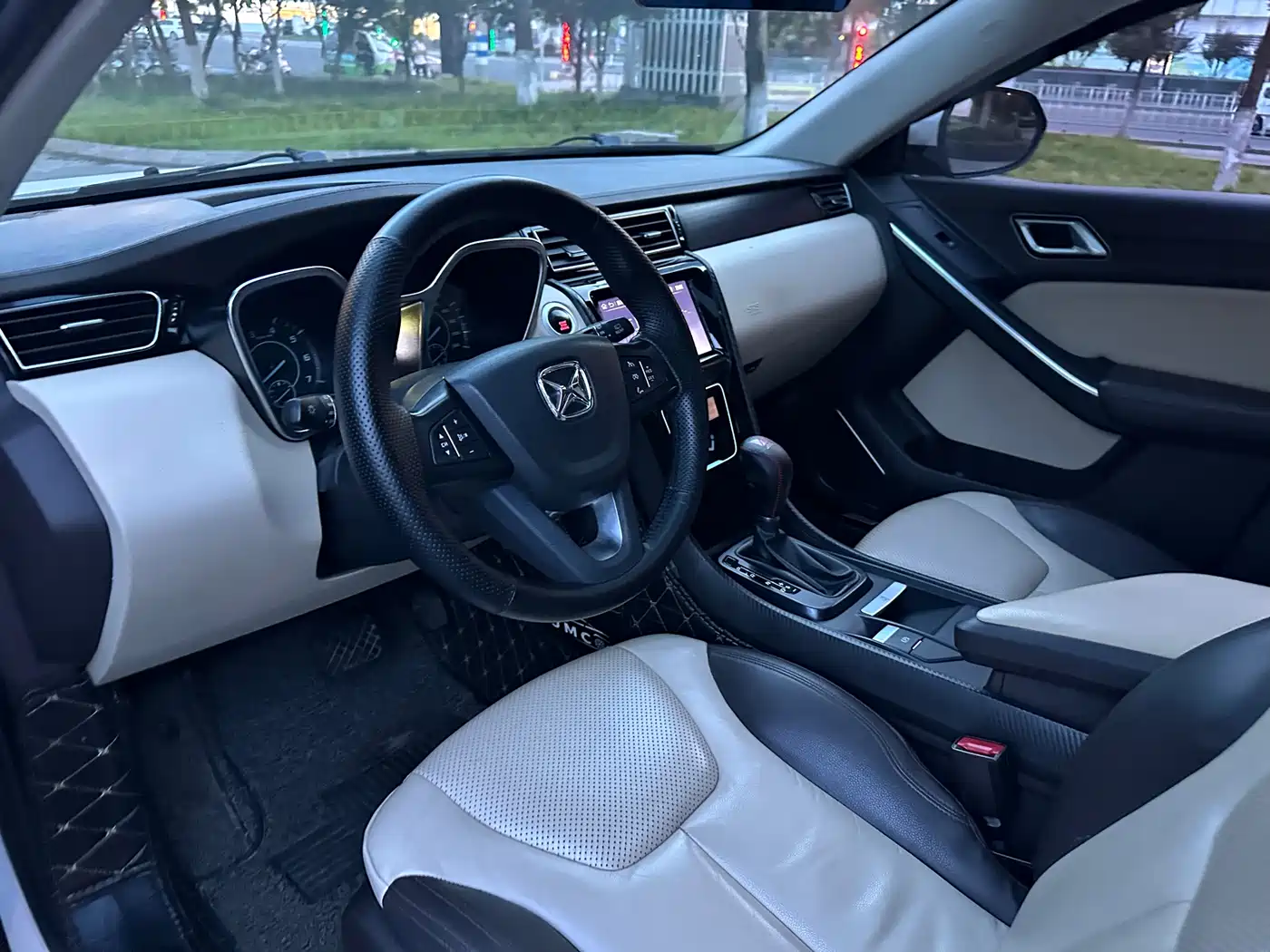 Jiangling Yusheng S330 2016 2016 1.5L GTDi Automatic 2WD Premium Edition