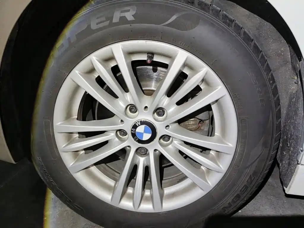 صورة 7 - BMW 3 Series