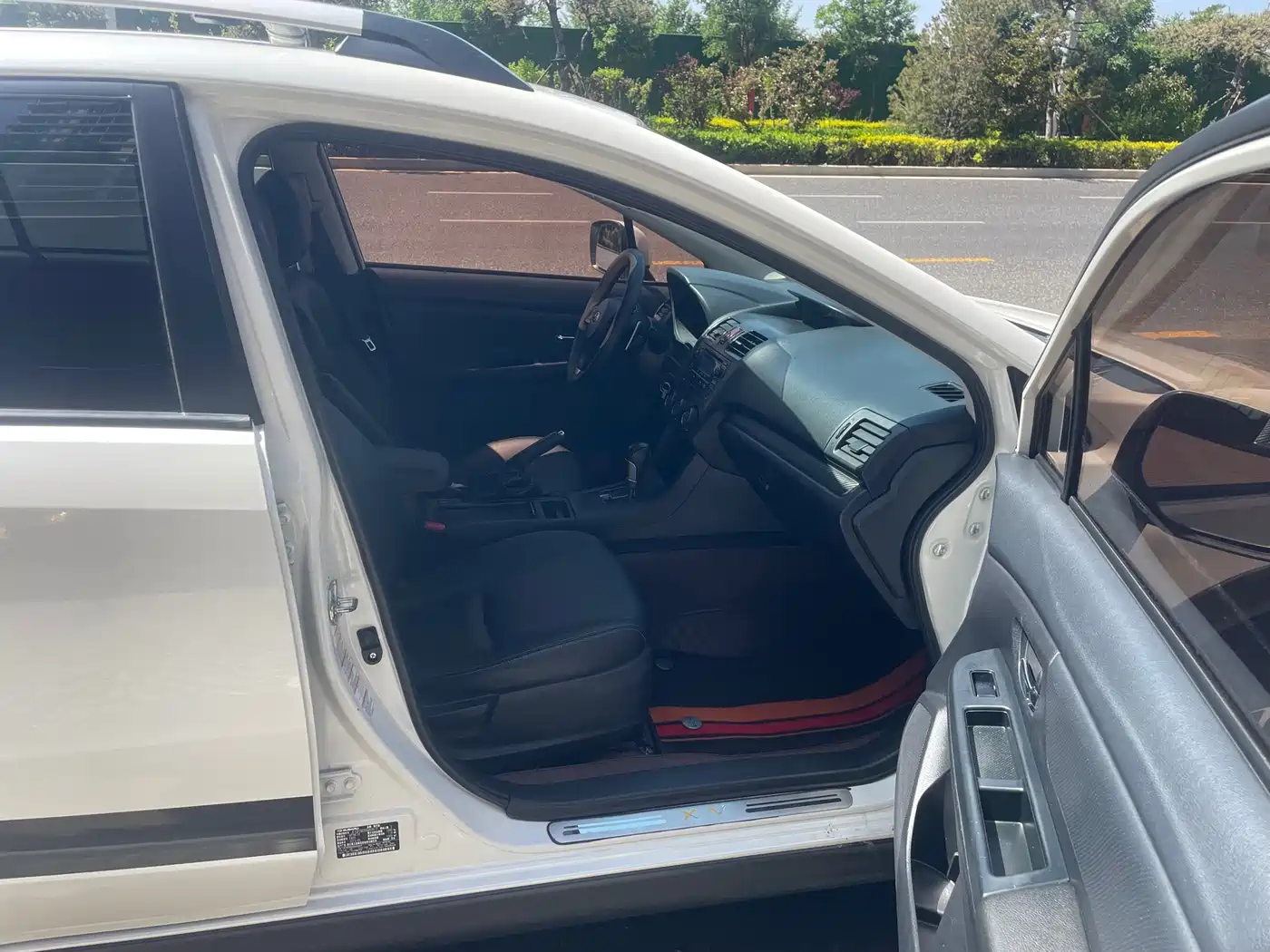 Subaru XV 2012 2.0i Luxury Edition фото 13