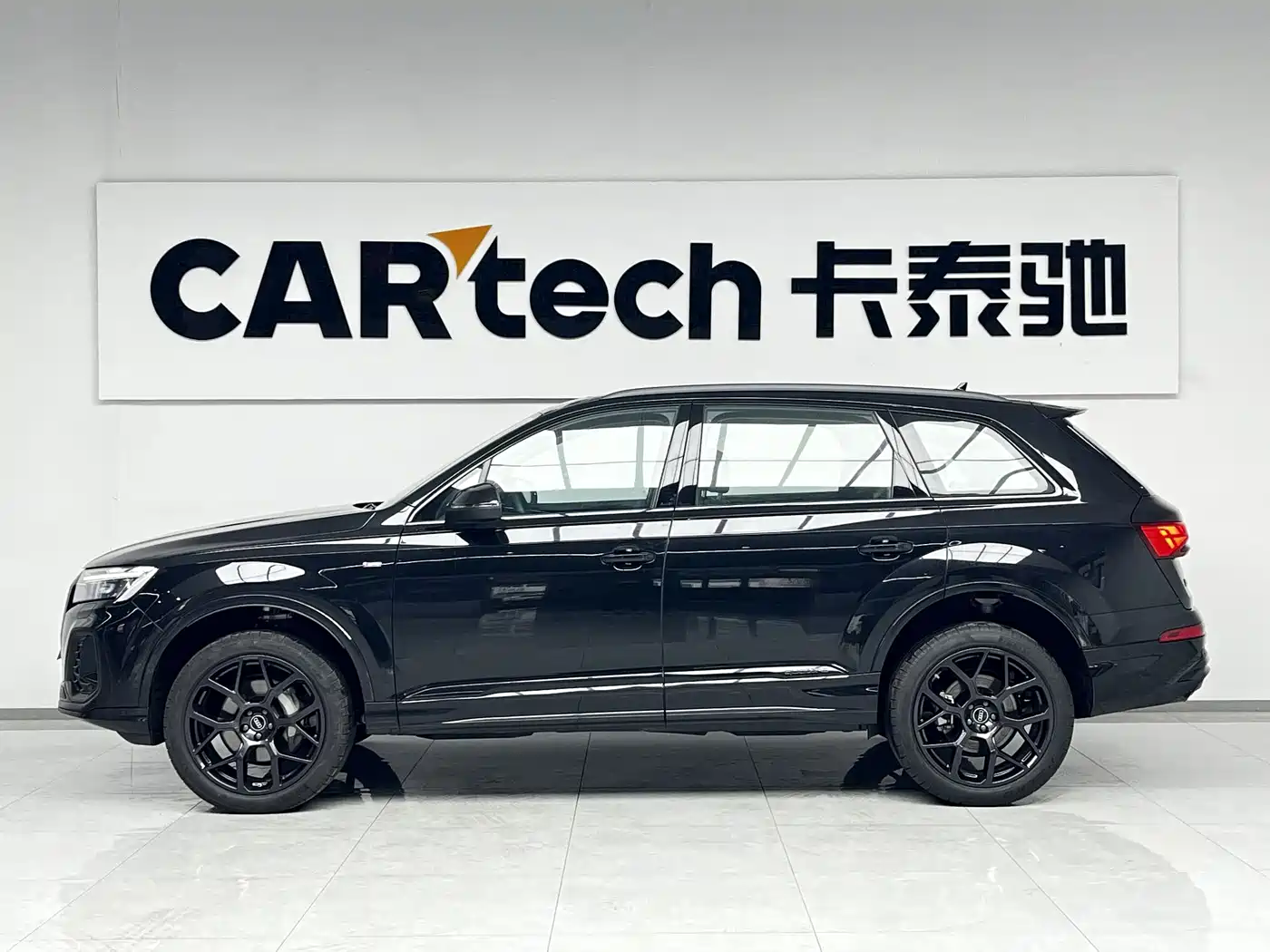 Audi Q7 2025 45 TFSI quattro S line Black Warrior фото 3