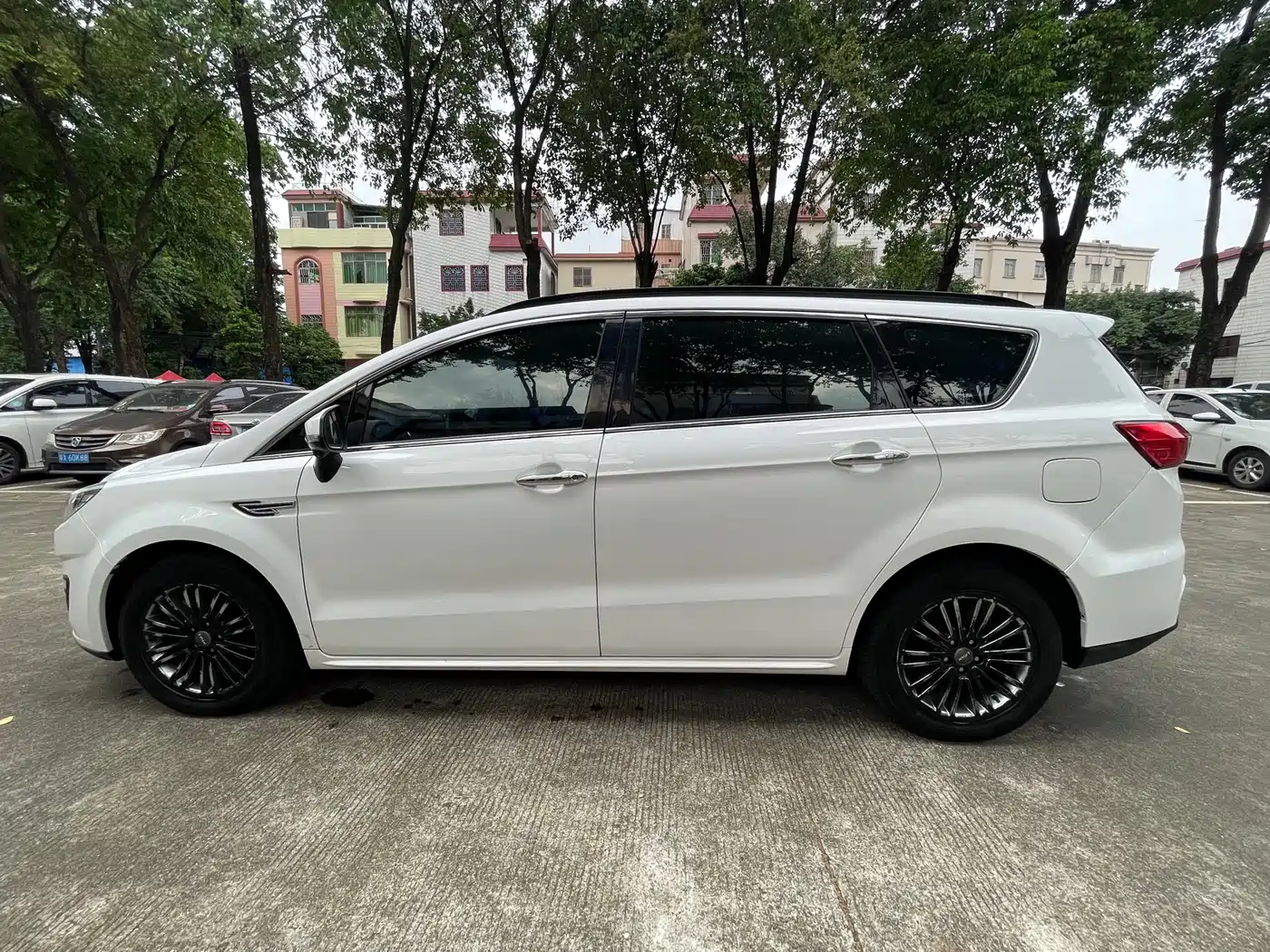 Lifan Xuanlang 2019 2017 2.0L CVT Luxury Type
