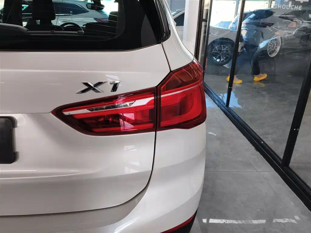 BMW X1 2018 xDrive20Li Premium Model фото 8