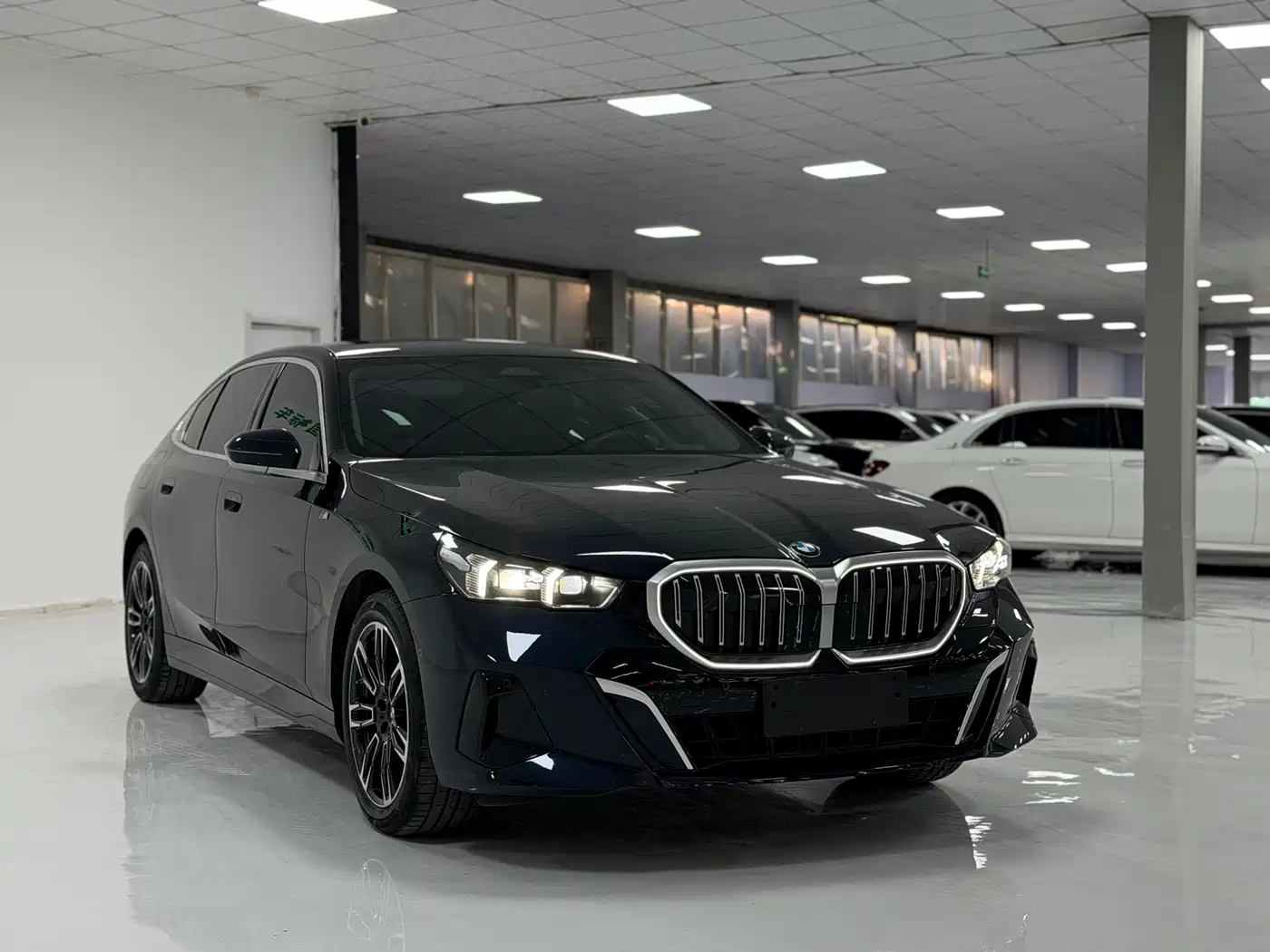 BMW 5 Series 2024 525Li M Sport Package фото 3