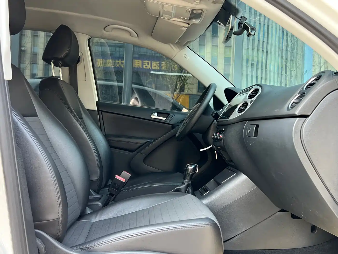 Volkswagen Tiguan 2015 1.8TSI Automatic 2WD Trendline фото 9