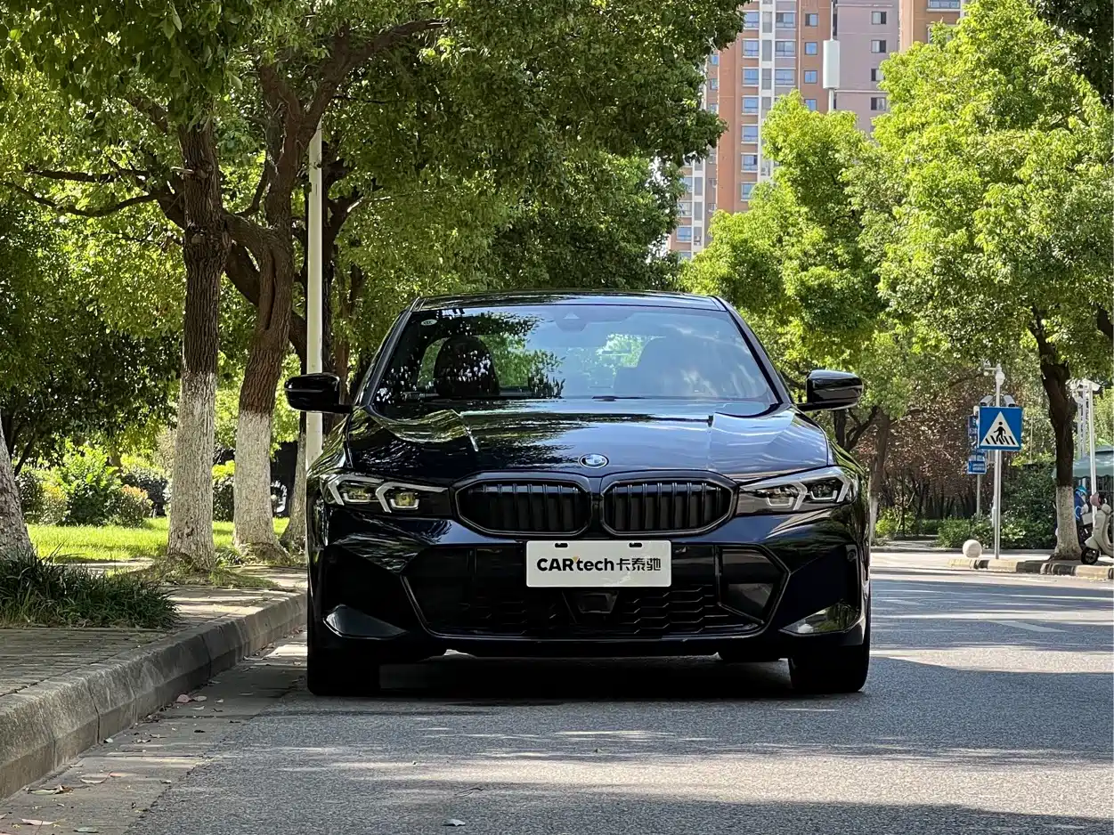 Photo 2 - BMW 3 Series