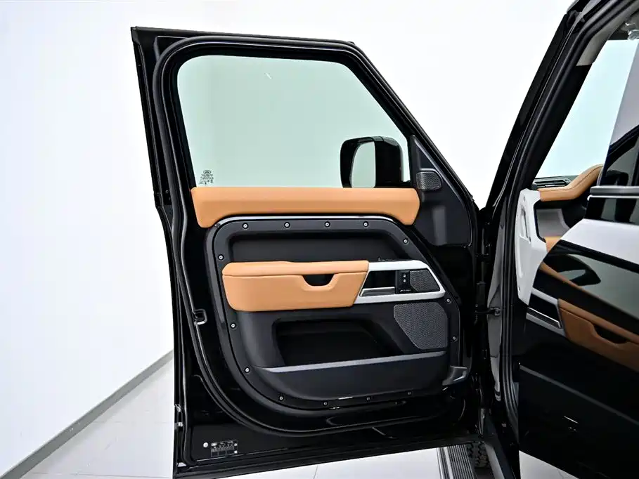 Land Rover Defender 2024 110 3.0T P400 Dark Special Edition фото 20