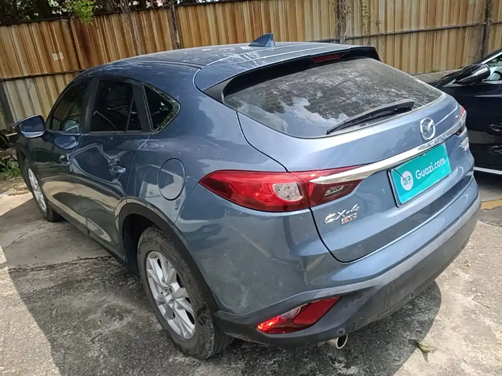 Photo 5 - Mazda CX-4