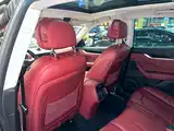 Фото 8 - Maserati Levante