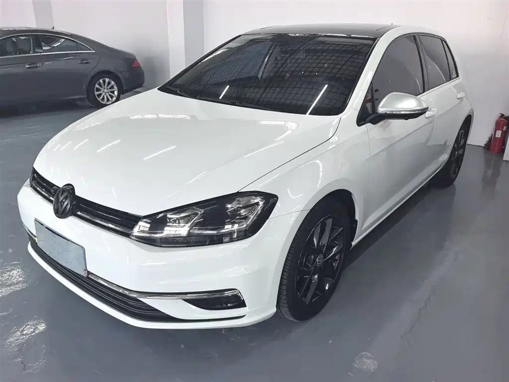 Volkswagen Golf 2020 Beloved Edition 280TSI DSG Comfort фото 2