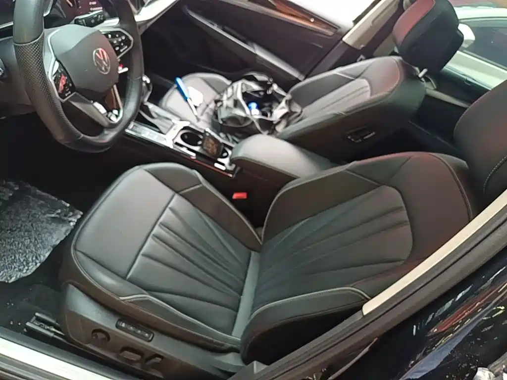Volkswagen Passat 2024 380TSI Luxury фото 15
