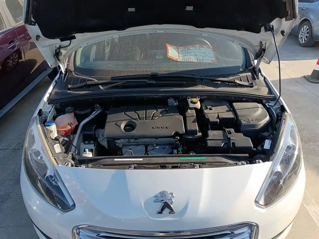 Peugeot 308 2014 Model Joy Edition Classic 1.6L Manual Superior Style фото 10