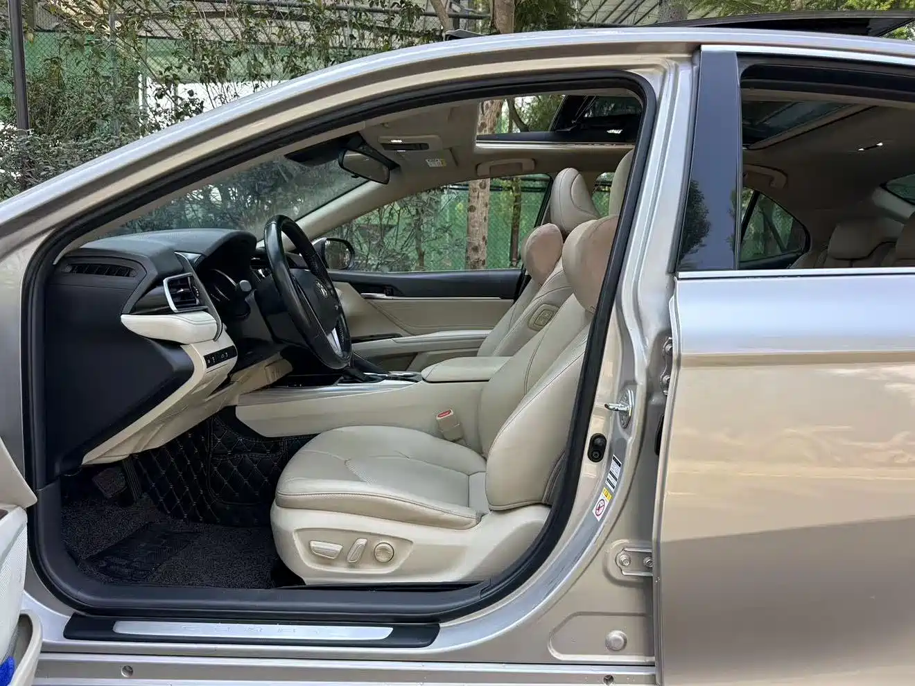 Toyota Camry 2018 Hybrid 2.5HG Luxury Edition фото 5