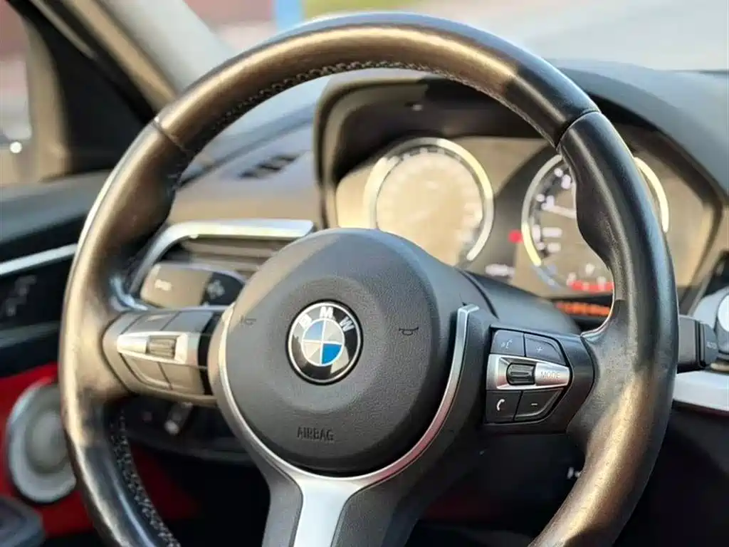 BMW 1 Series 2021 125i M Sport Black Night Edition фото 9