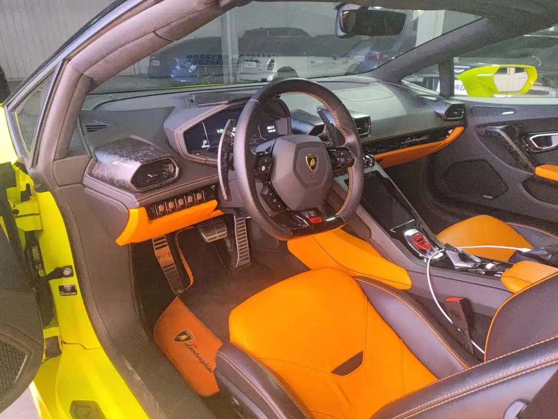 LAMBORGHINI HURACÁN