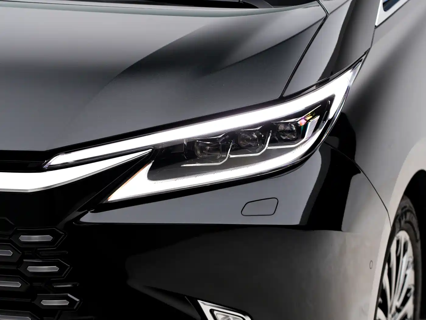 Lexus LM 2025 Model 500h Six-Seater Prestige Edition фото 4