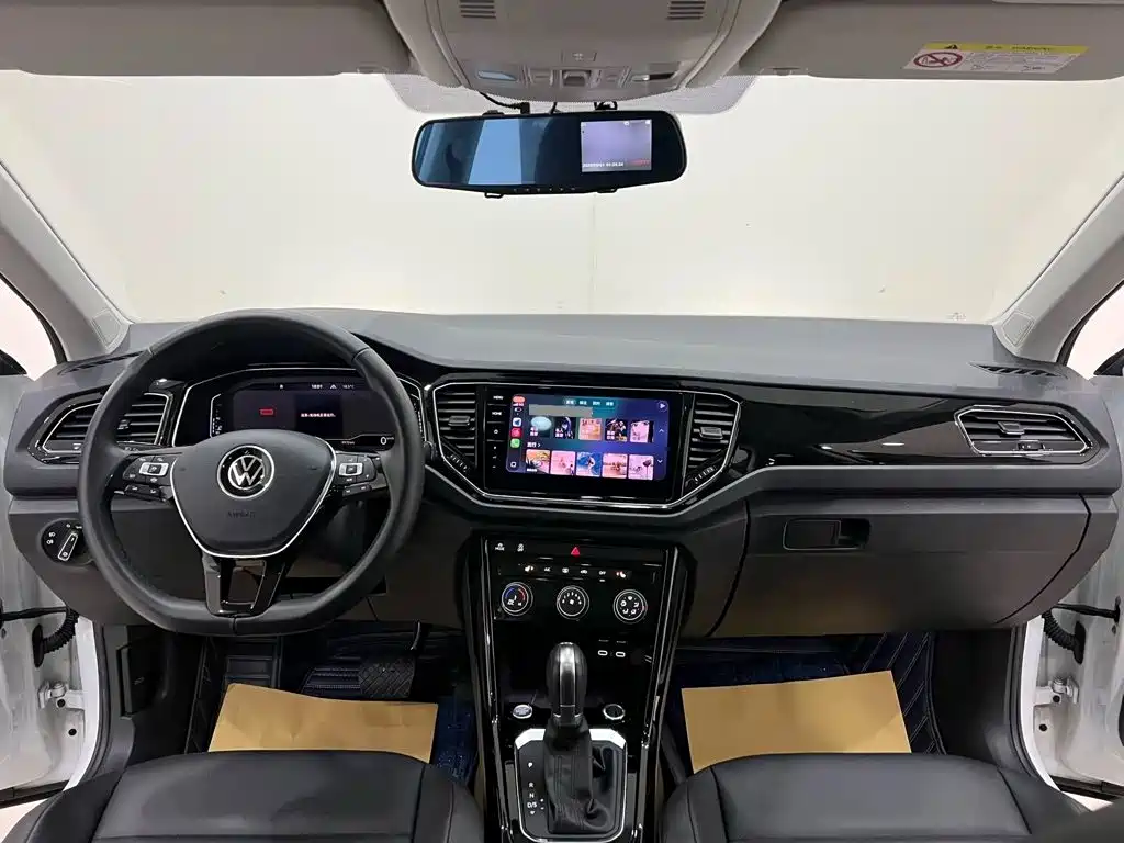 Photo 4 - Volkswagen T-ROC