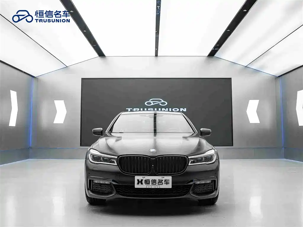 BMW 7 Series 2018 740Li xDrive Luxury M Sport Package Black Flame Edition фото 2