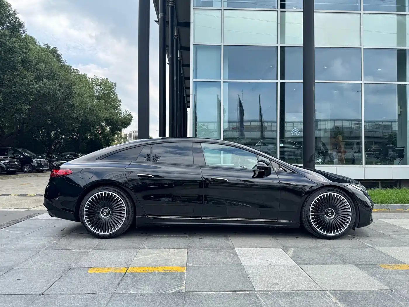 MERCEDES-BENZ EQS AMG