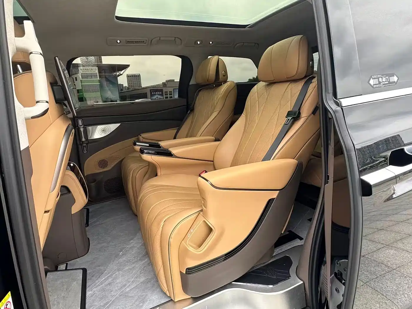Denza D9 2023 2022 DM-i 970 AWD Flagship