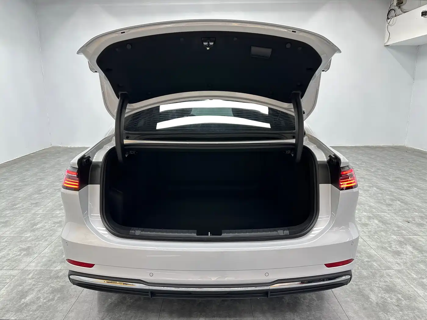 Geely Galaxy Galaxy A7 2025 EM-i 150km Explorer+ Edition фото 10
