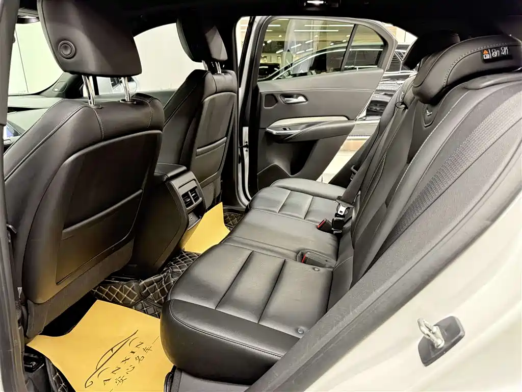 Cadillac XT4 2021 28T FWD Premium Edition фото 8