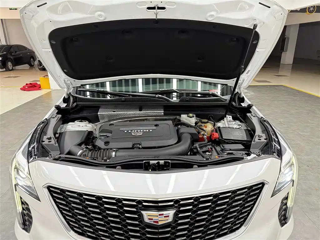 Cadillac XT4 2021 28T FWD Premium Edition фото 7