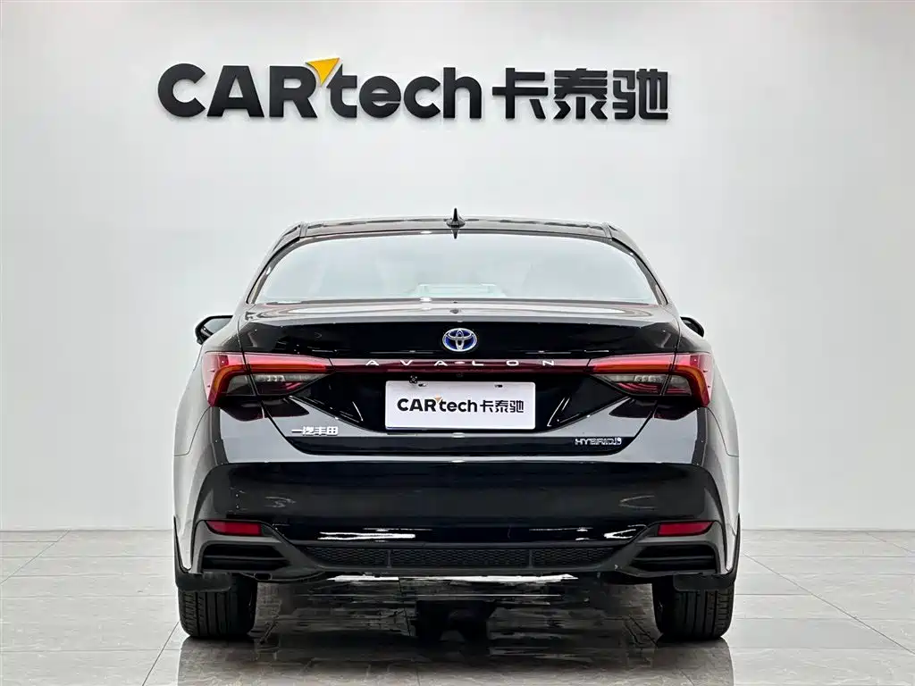 Toyota Avalon 2023 Hybrid 2.5L Luxury Edition фото 4