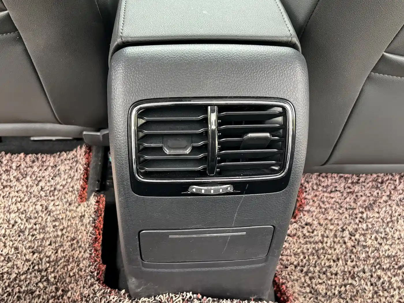 Volkswagen Sagitar 2017 1.6L Automatic Comfort фото 15