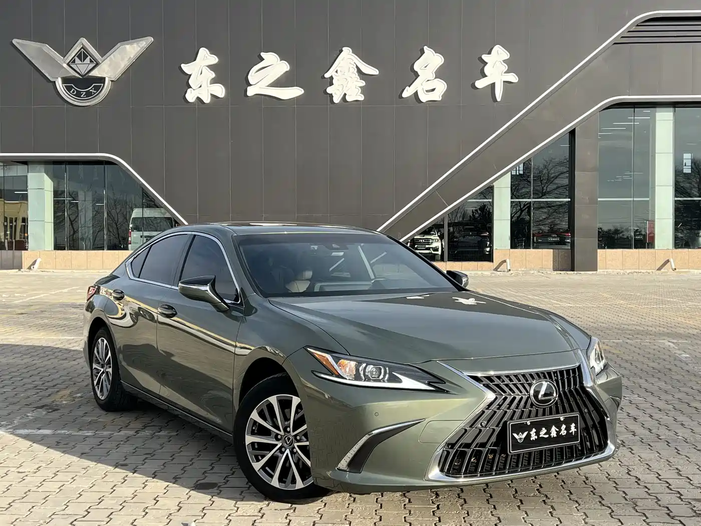 Lexus ES 2022 200 Excellence Edition фото 2