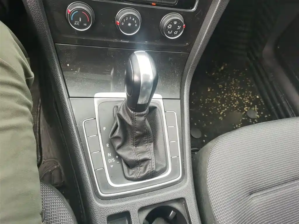 Volkswagen Golf 2018 1.6L Automatic Comfort фото 7