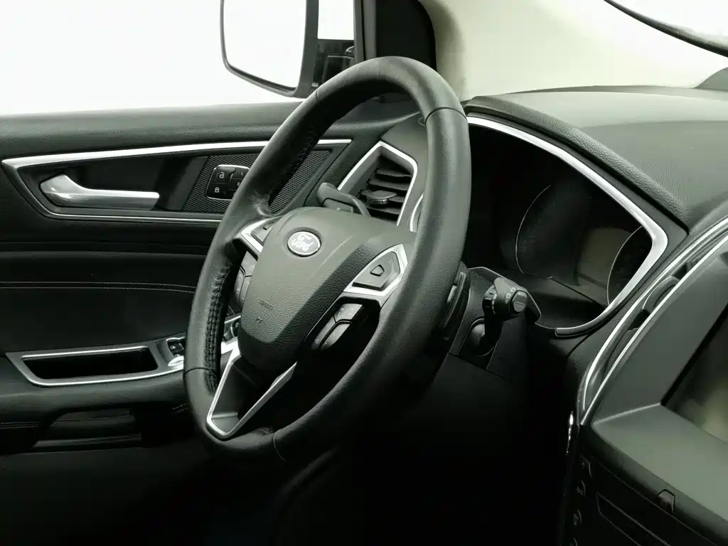 Фото 22 - Ford Edge