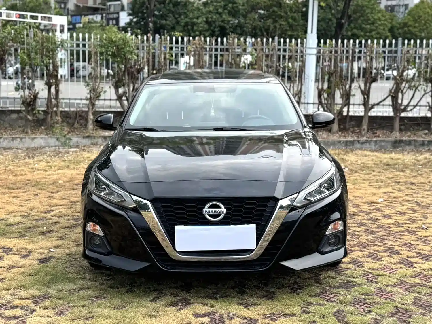 Photo 2 - Nissan Teana