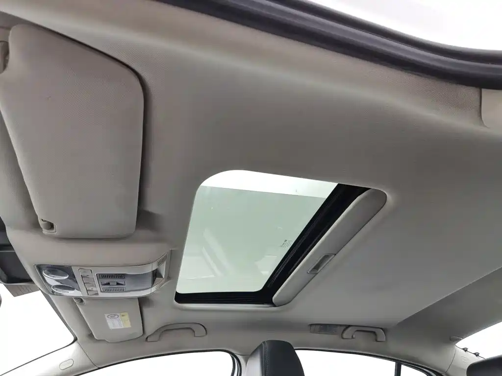 Qoros 3 2017 2016 Sedan 1.6T Automatic Zhizhen