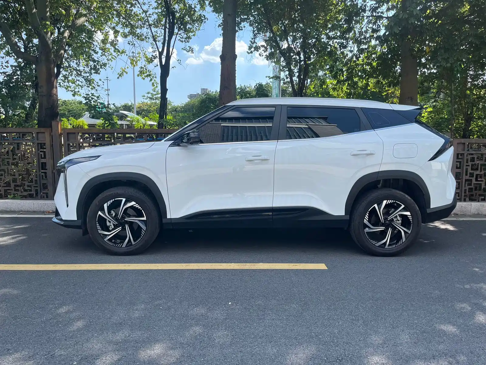 Фото 3 - Geely Atlas