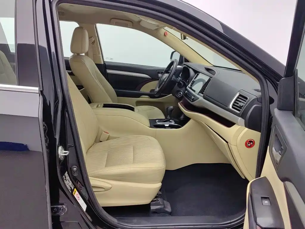 Фото 23 - Toyota Highlander